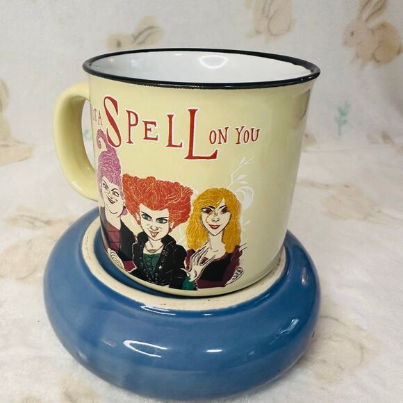 Disney Hocus Pocus "Put A Spell On You" Ceramic
20 Oz Camper Mug - Picture 5 of 7